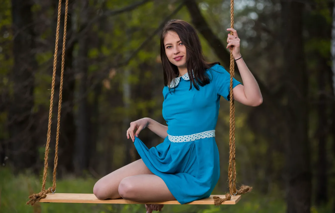 Фото обои взгляд, качели, волосы, платье, ножки, Viktoriia Aliko