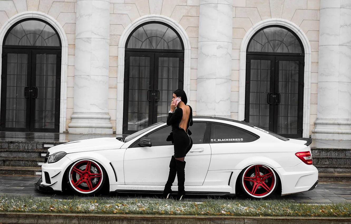 Фото обои машина, авто, девушка, поза, сапоги, фигура, платье, Андрей Суровый