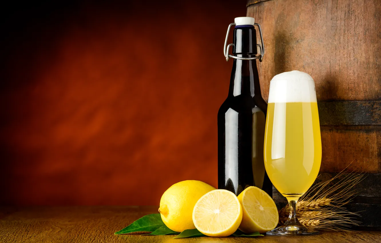 Фото обои бокал, бутылка, пиво, желтые, колоски, сок, фрукты, бочка