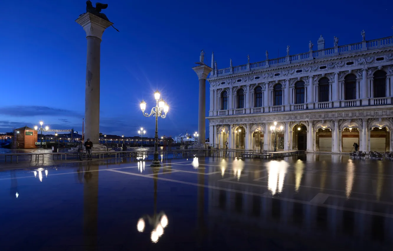 Фото обои ночь, огни, отражение, Италия, фонарь, Венеция, пьяцетта, колонна Святого Марка