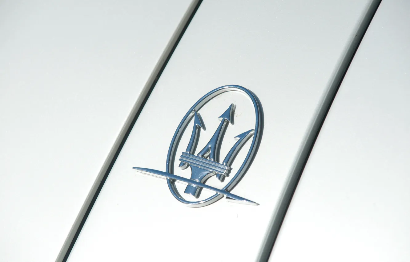 Фото обои Maserati, logo, MC12, Maserati MC12, badge