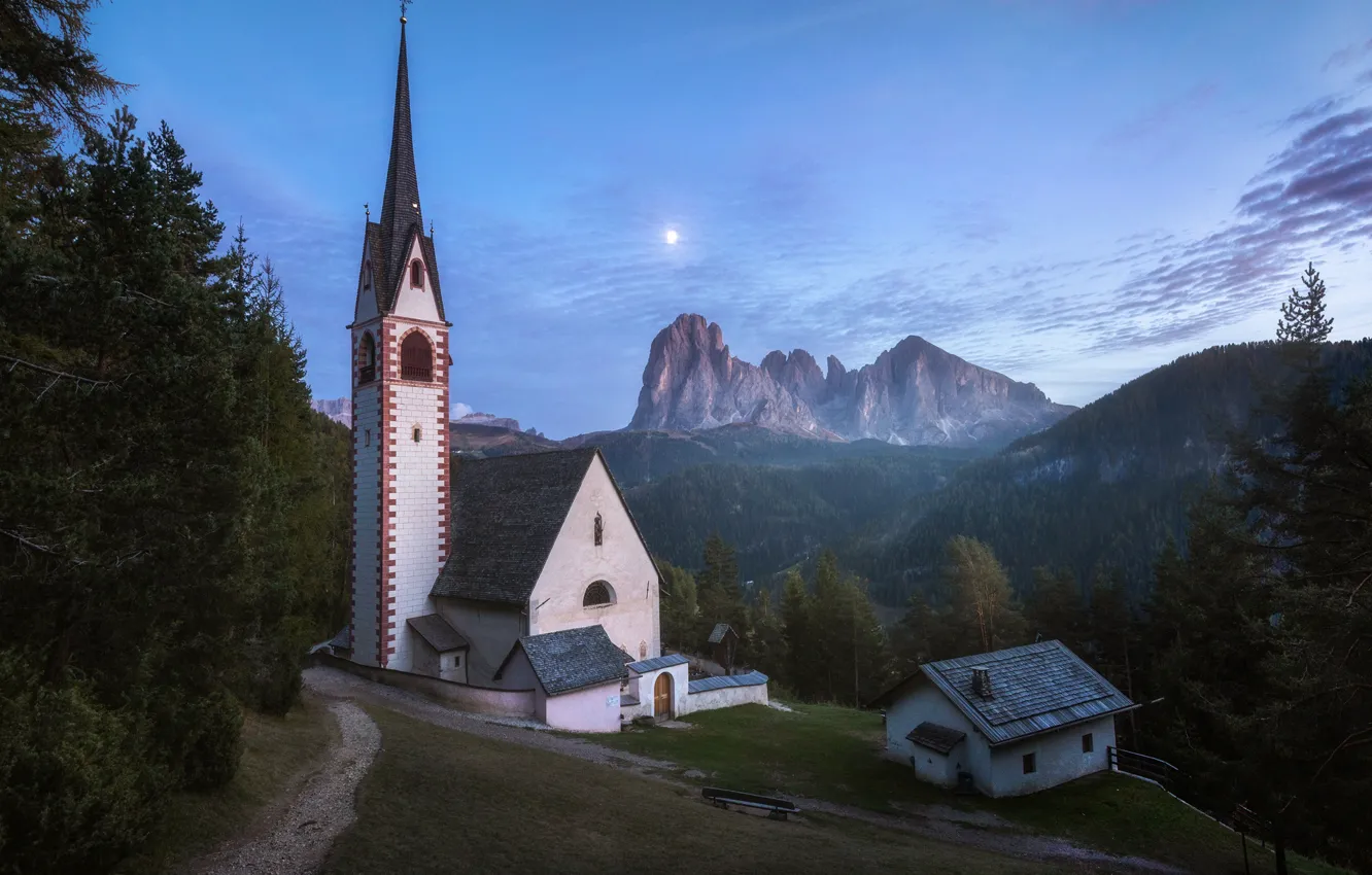 Фото обои пейзаж, горы, природа, луна, утро, Италия, церковь, леса
