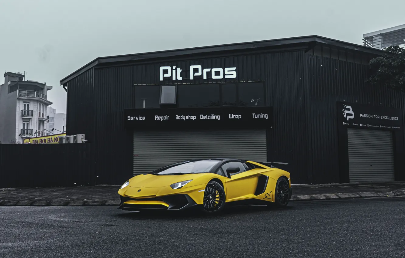 Фото обои Lamborghini, Yellow, Aventador, Superveloce