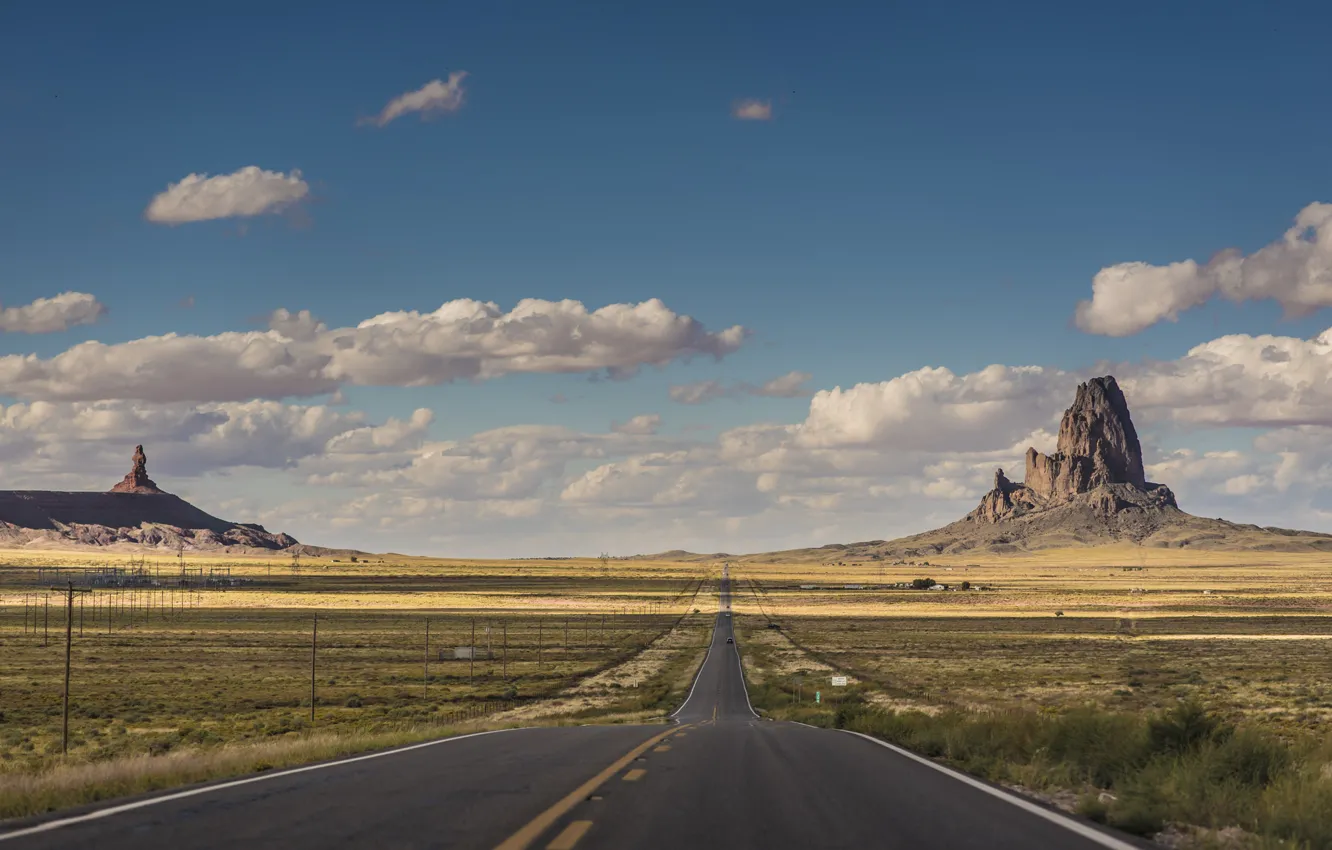 Фото обои дорога, небо, облака, граница, Аризона, Юта, автомобили, линии электропередачи
