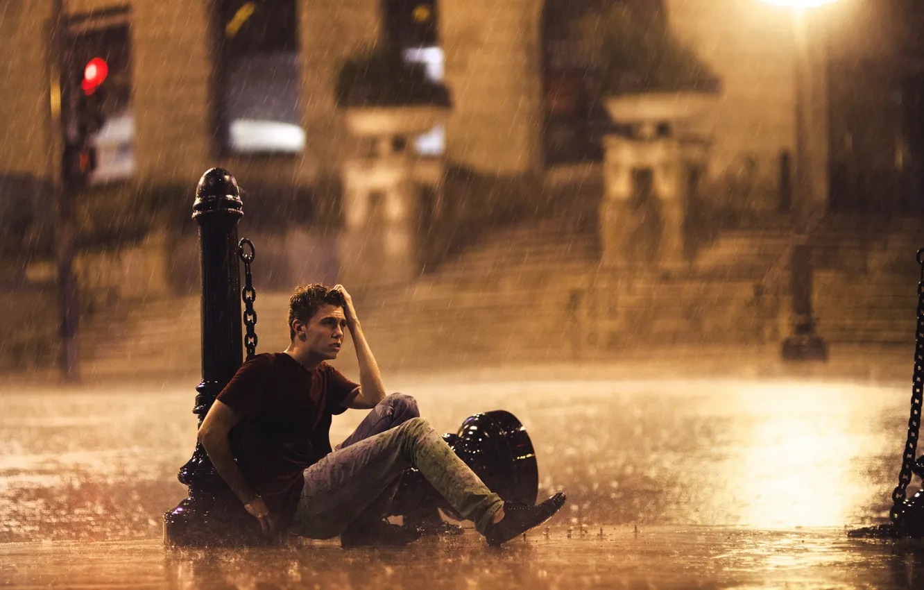 Фото обои дождь, настроение, улица, парень