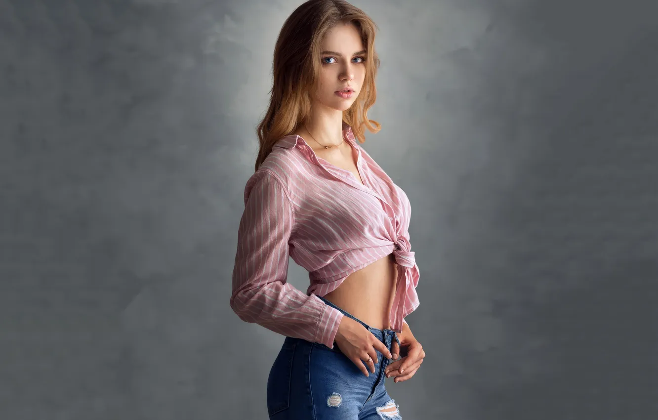 Фото обои girl, blue eyes, beauty, lips, look, youth, torn jeans