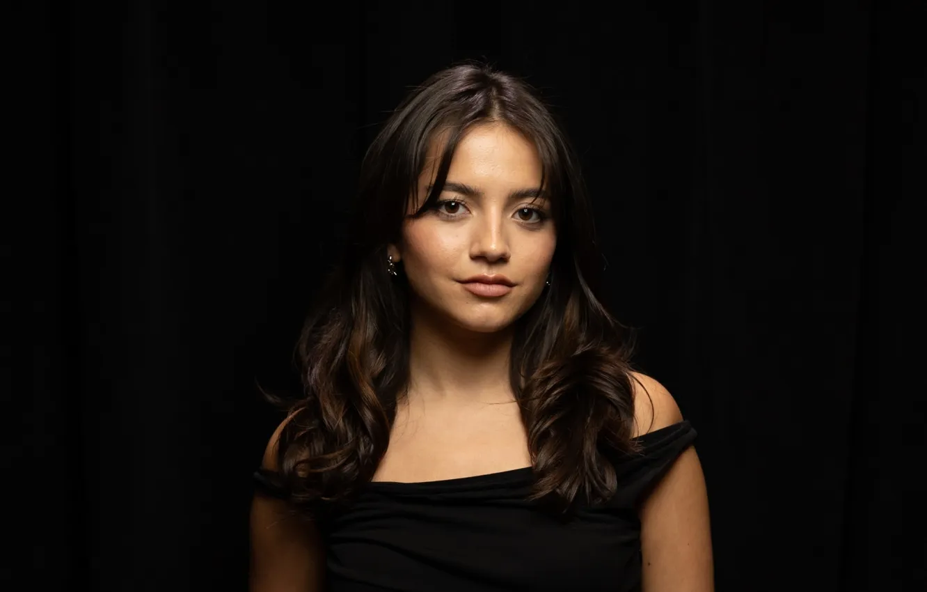 Фото обои взгляд, макияж, актриса, певица, фон черный, Isabela Moner, Isabela Merced, Изабела Мерсед