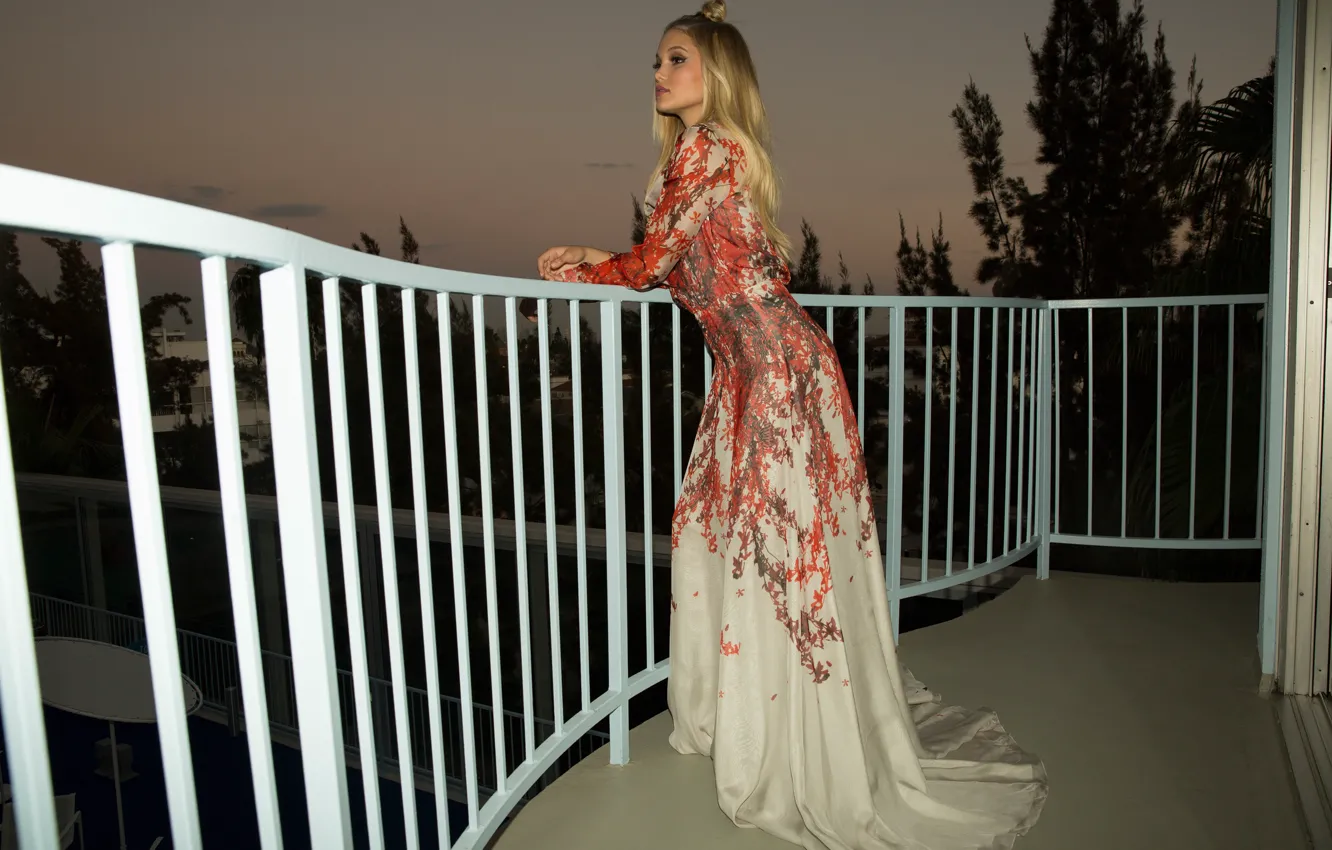 Фото обои вечер, платье, прическа, блондинка, балкон, Оливия Холт, Olivia Holt, Olivia - EP