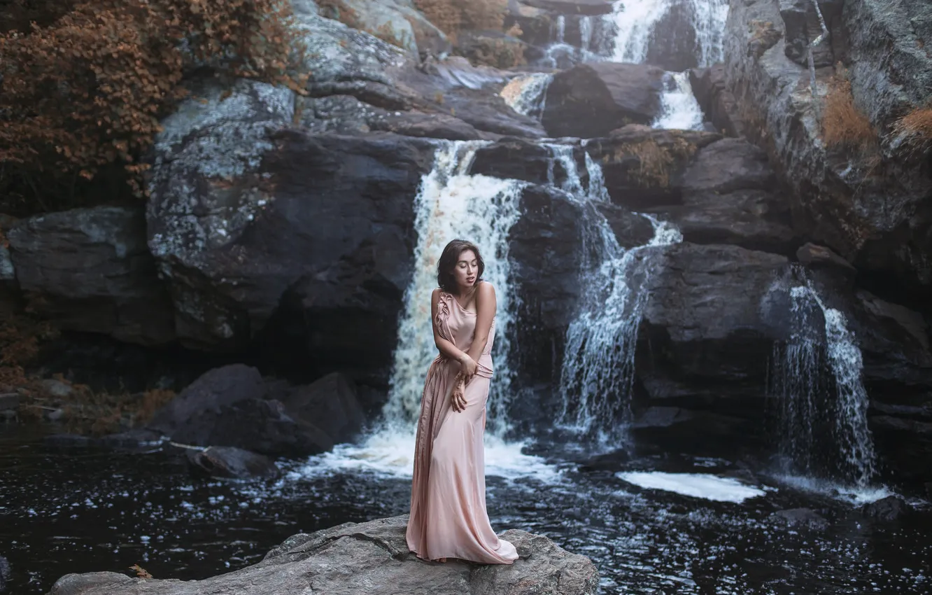 Фото обои девушка, водопад, платье