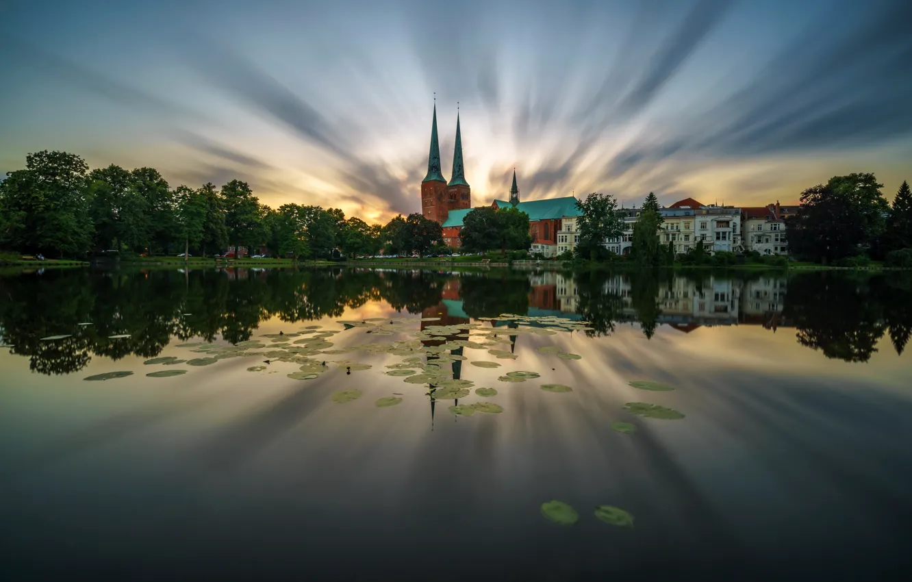 Фото обои небо, деревья, закат, пруд, Германия, храм, Любек, Любекский собор