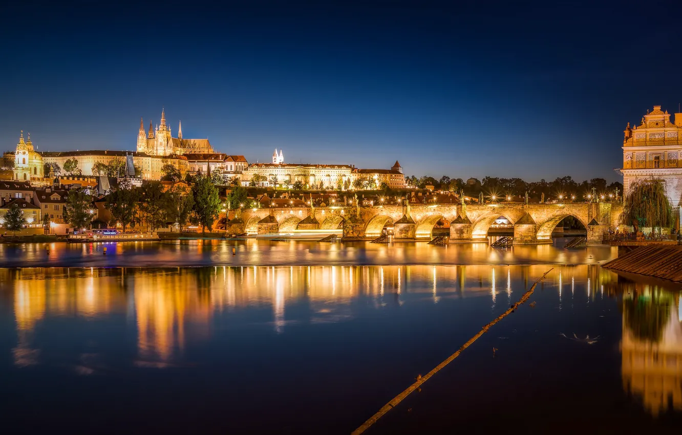 Фото обои мост, отражение, река, Прага, Чехия, ночной город, Prague, Карлов мост