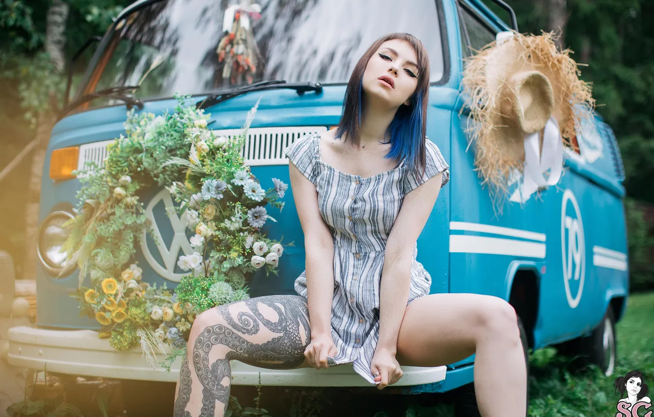 Фото обои dress, model, brunette, sitting, makeup, spread legs, dyed hair, nose rings