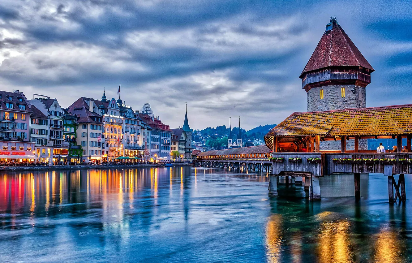 Фото обои мост, дома, вечер, Швейцария, water, evening, houses, Крытый мост в Люцерне