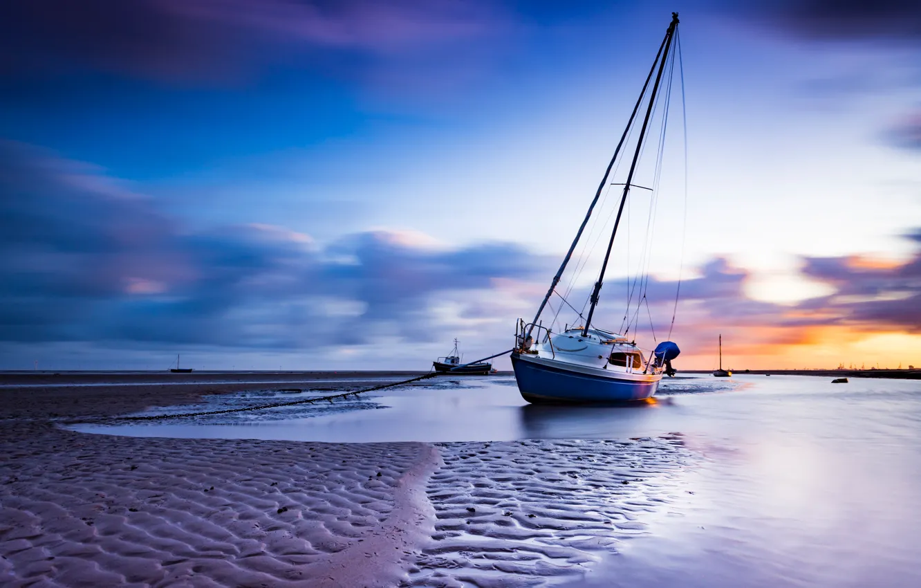 Фото обои небо, берег, лодка, водоем