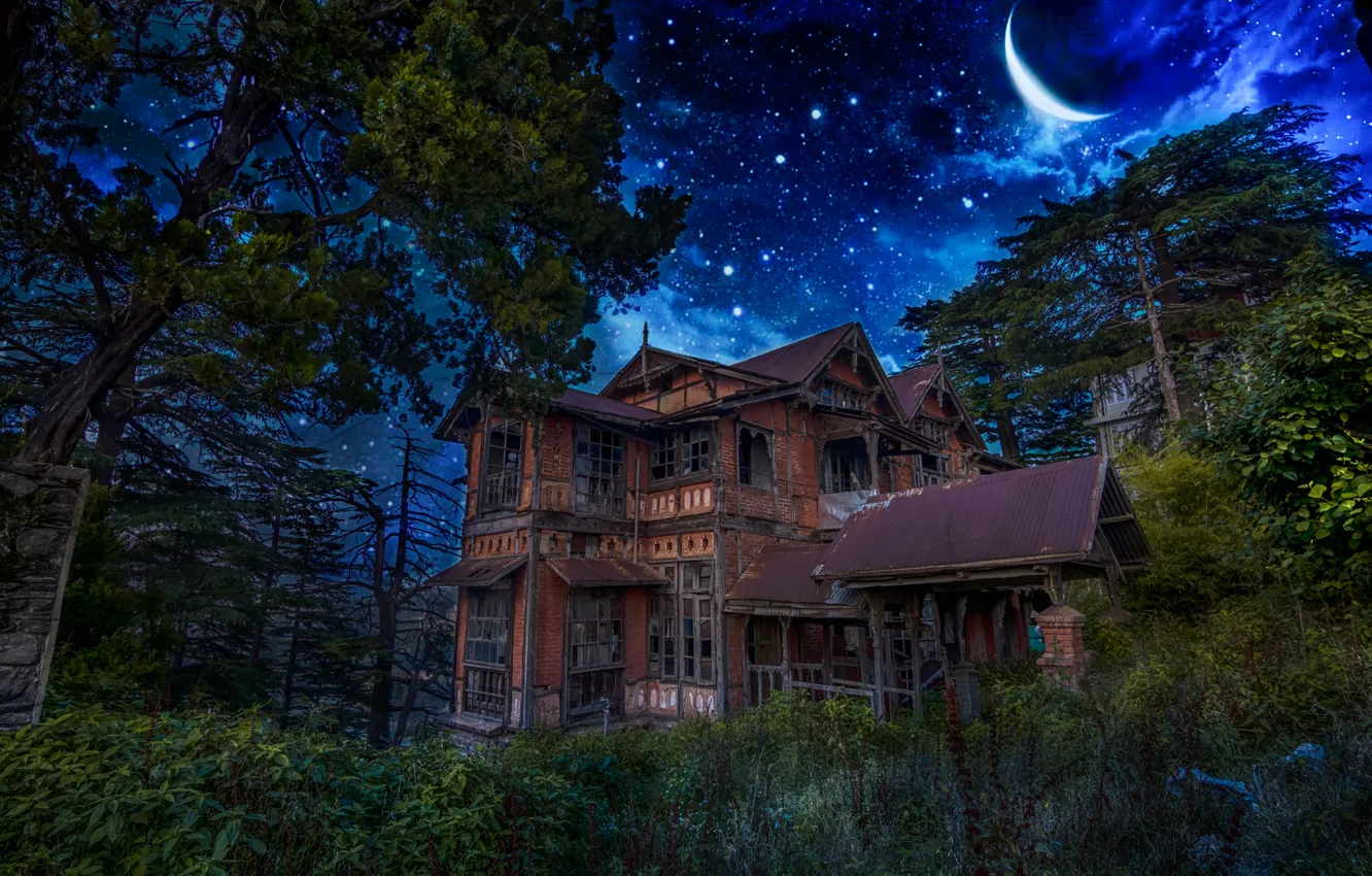 Фото обои ночь, дом, луна, звёзды, старый, светит месяц, светит ясный