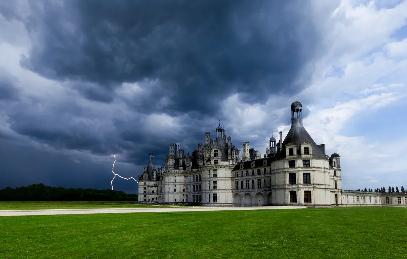 Фото обои гроза, небо, тучи, замок, молния, Франция, France, Chateau de Chambord