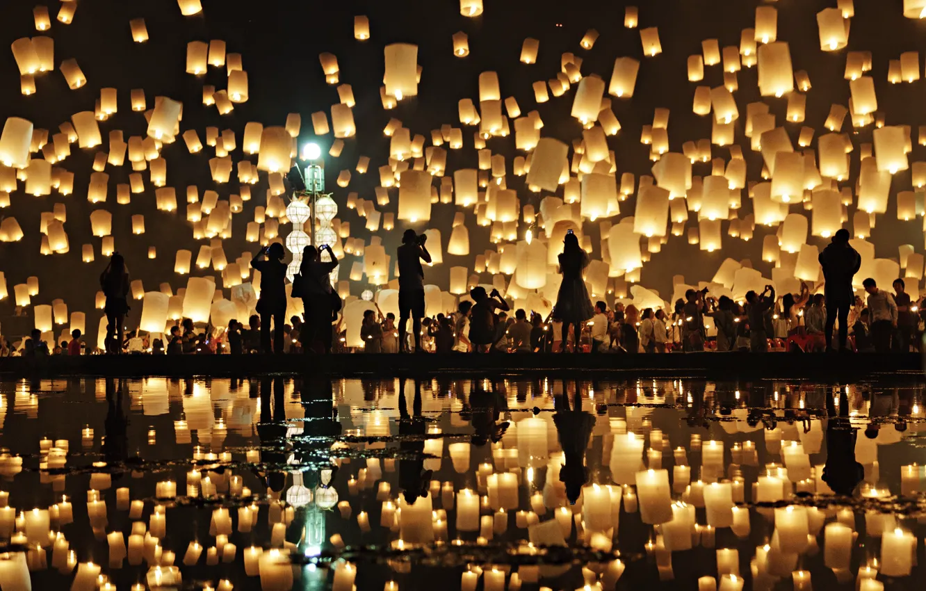 Фото обои отражение, люди, people, reflection, chinese lanterns, Prasad Ambati, китайские фонарики