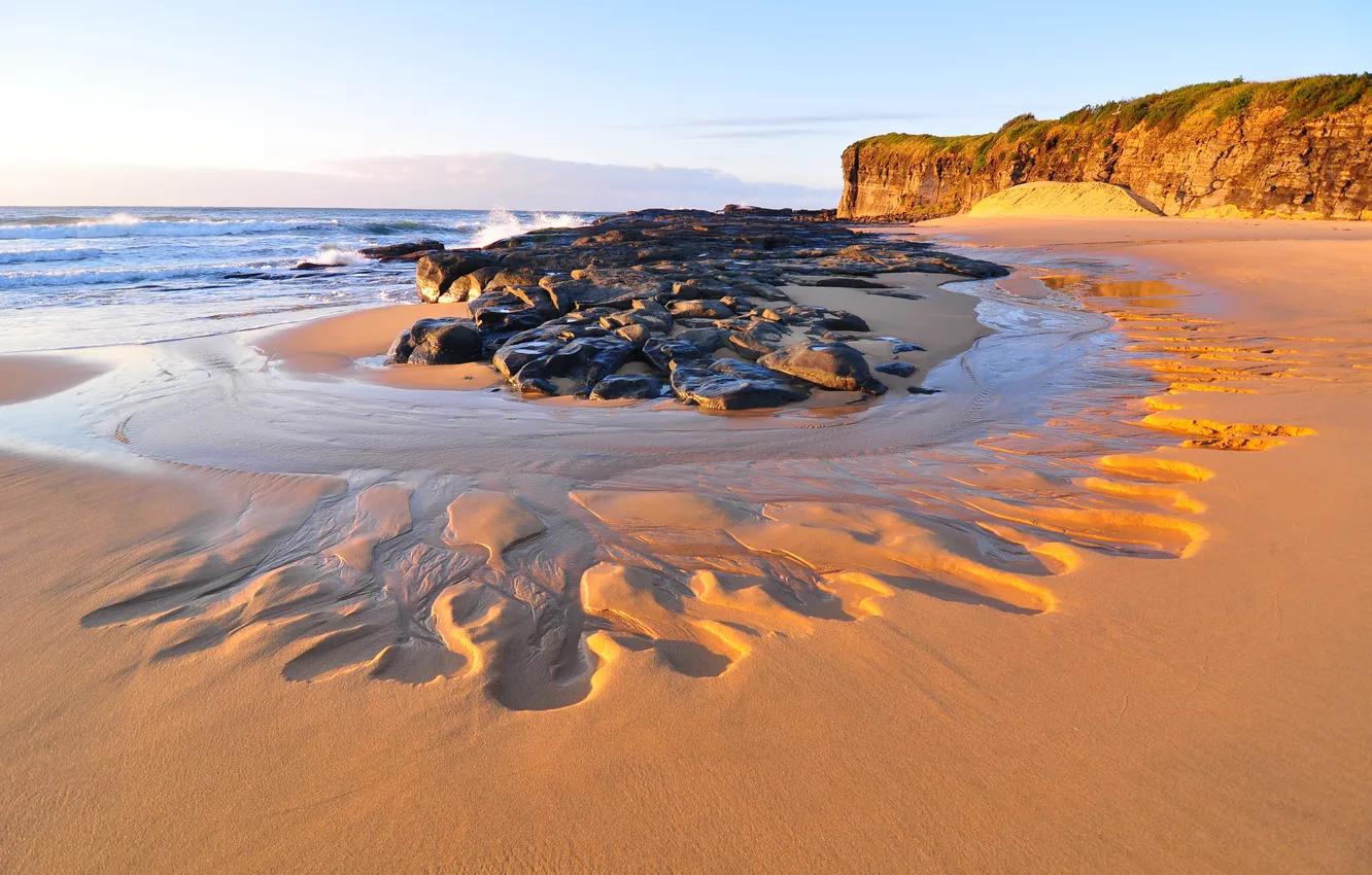 Фото обои песок, волны, пляж, закат, камни, океан
