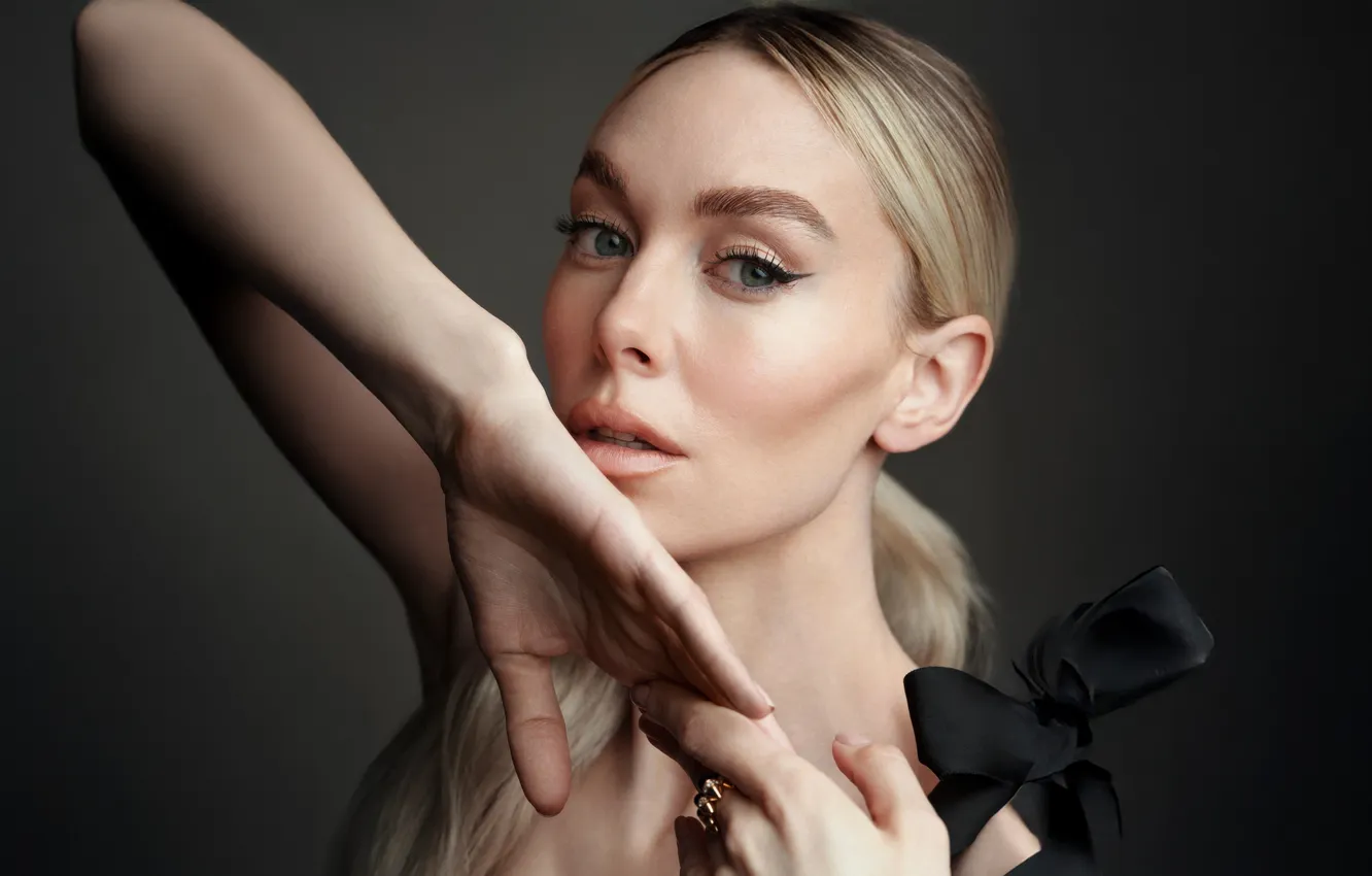 Фото обои взгляд, девушка, поза, фото, макияж, блондинка, губы, Vanessa Kirby