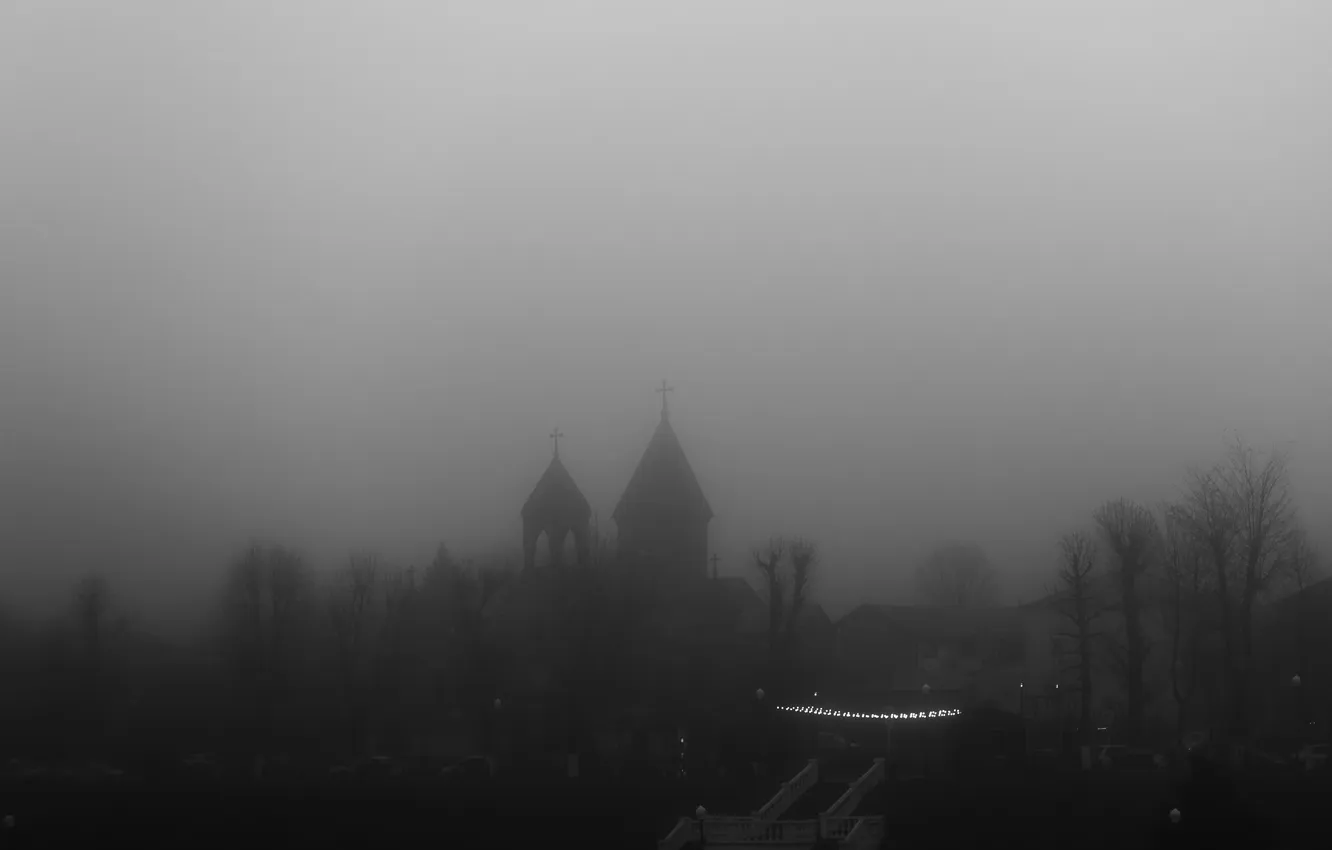 Фото обои туман, чёрно-белое, Владикавказ, проспект Мира, Батраз Табуев, Армянская церковь