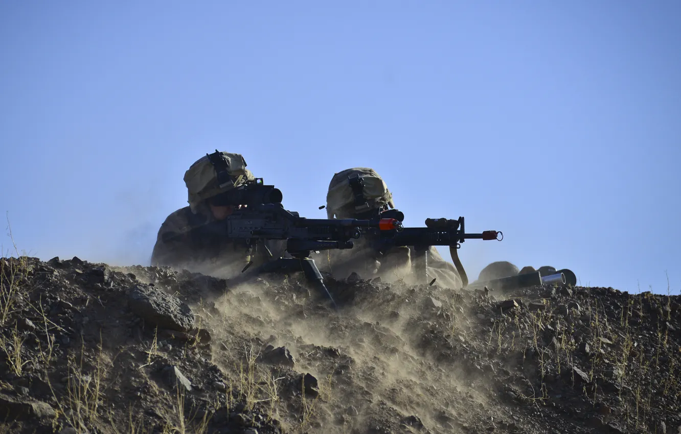 Фото обои оружие, солдаты, экипировка, на позиции, морпехи, готовность, пулемет M240B