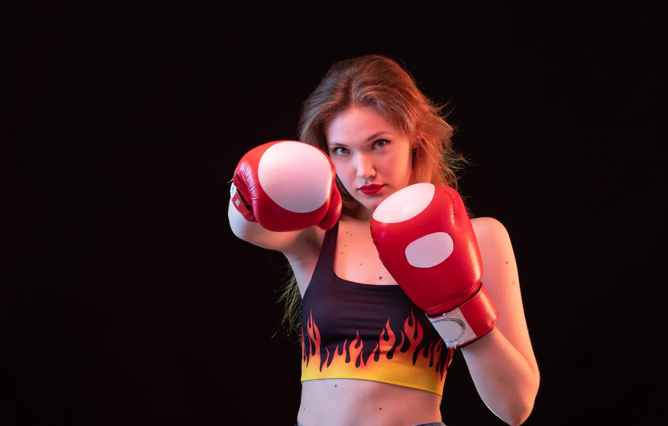 Фото обои fire, red, young, lady, boxing, attractive, shirt, gloves