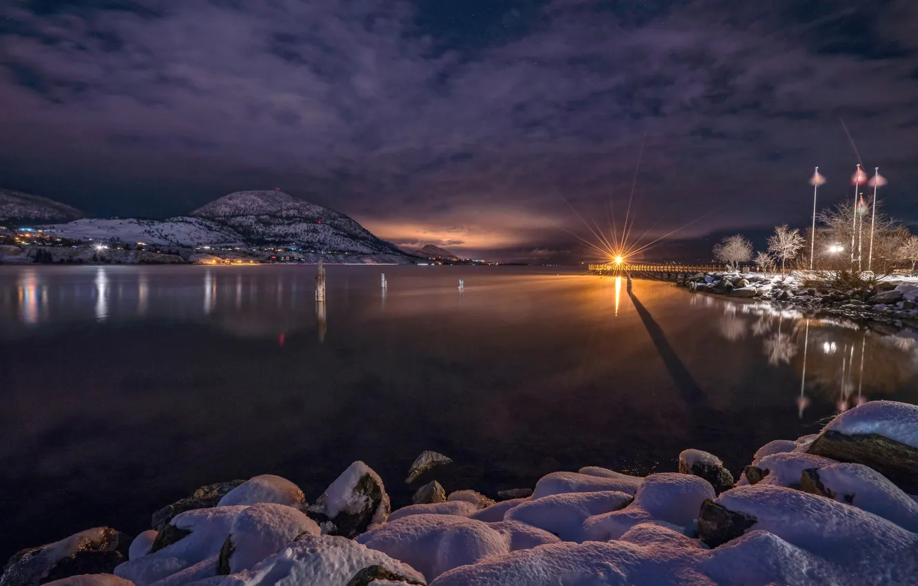 Фото обои зима, снег, ночь, огни, Канада, Британская Колумбия, озеро Оканаган, Пентиктон