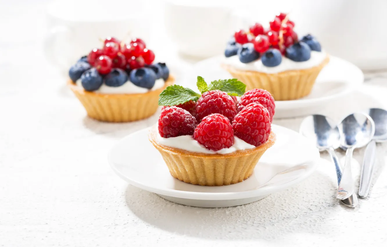 Фото обои ягоды, малина, пирожные, голубика, тарталетки