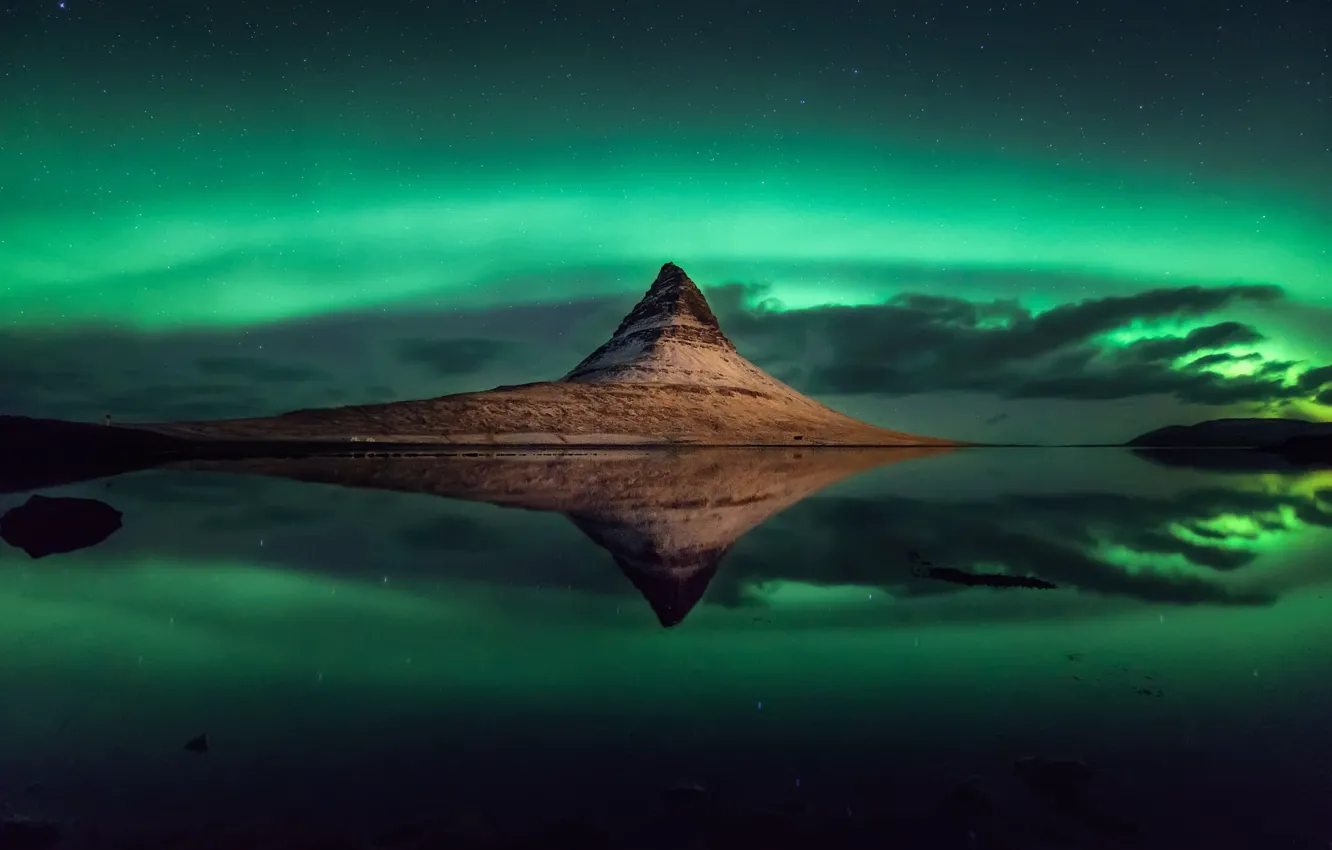 Фото обои звезды, ночь, природа, отражение, гора, красота, северное сияние, Исландия