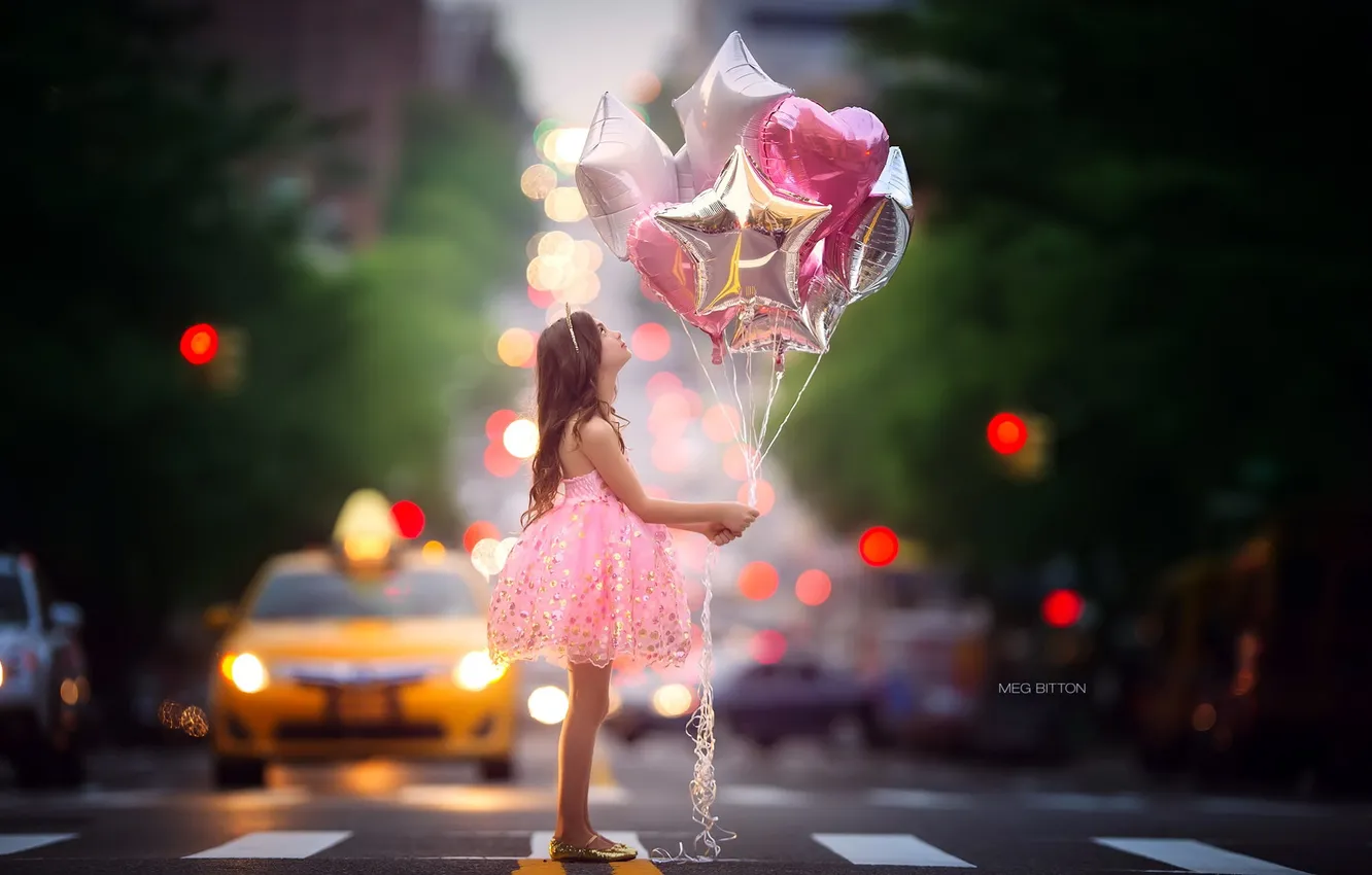 Фото обои шары, улица, девочка