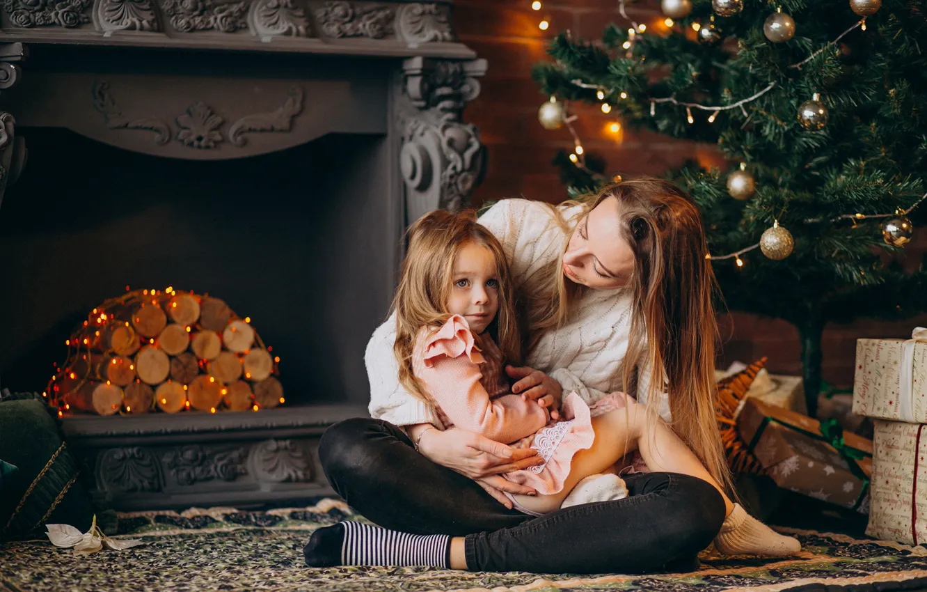 Фото обои девушка, комната, игрушки, елка, ребенок, девочка, Новый год, камин