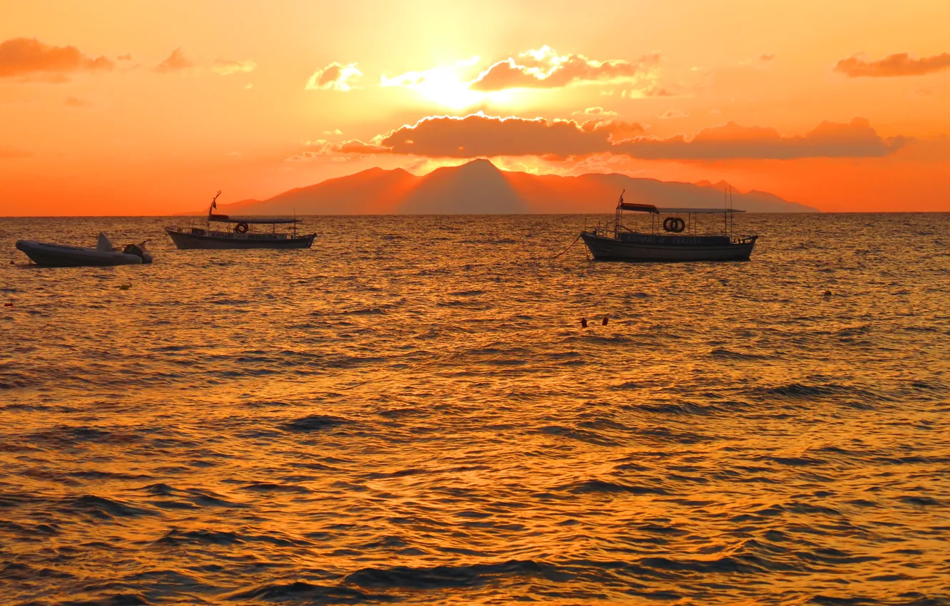Фото обои солнце, восход, лодка, sunrise, Santorini, Камари, Санторини. рассвет