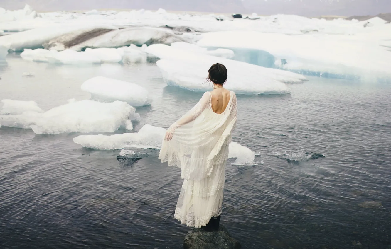 Фото обои море, девушка, ситуация, платье, льды