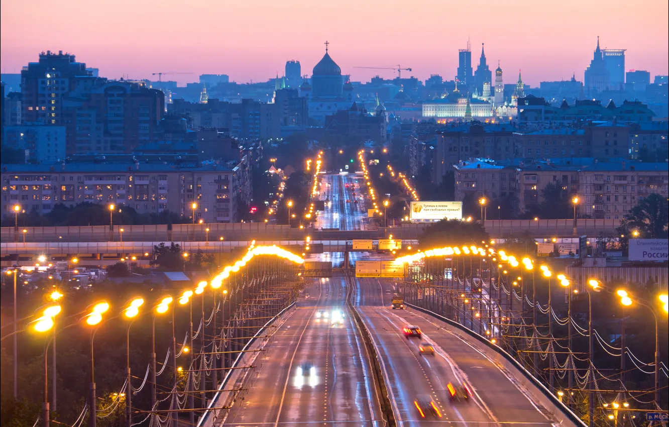Фото обои дорога, мост, огни, дома, вечер, фонари, Москва, Россия