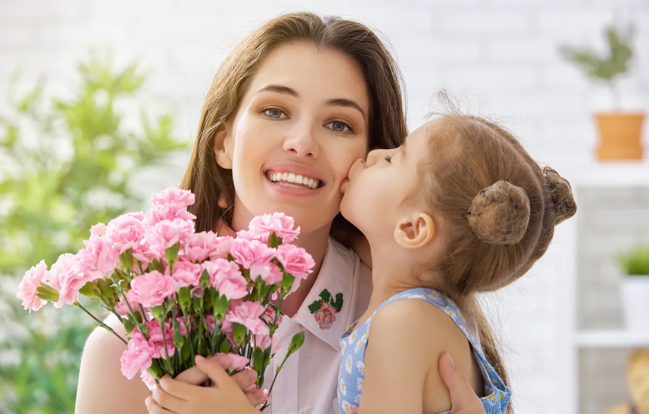 Фото обои любовь, цветы, нежность, забота, Мама, Дочка