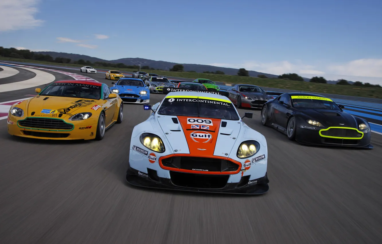 Фото обои гонки, Aston martin, трек