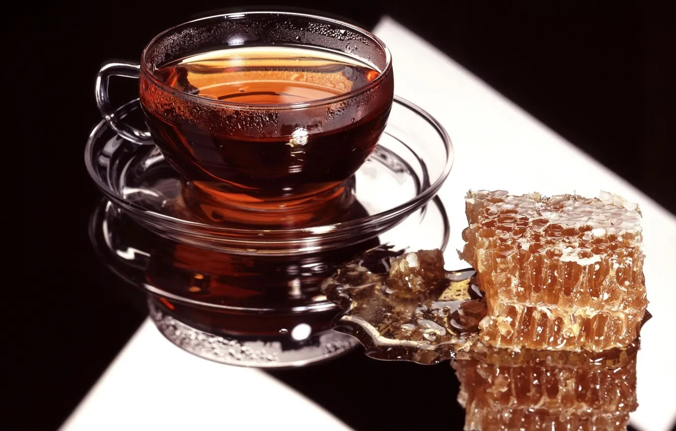 Фото обои стекло, отражение, стол, сладость, соты, мед, чаепитие, чашка