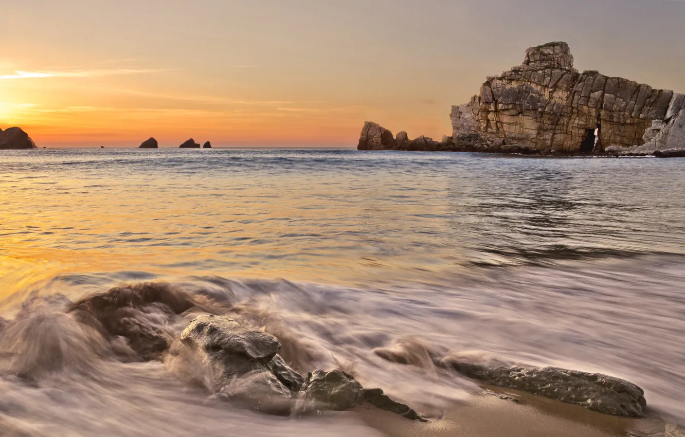 Фото обои море, волны, пляж, скала, камень