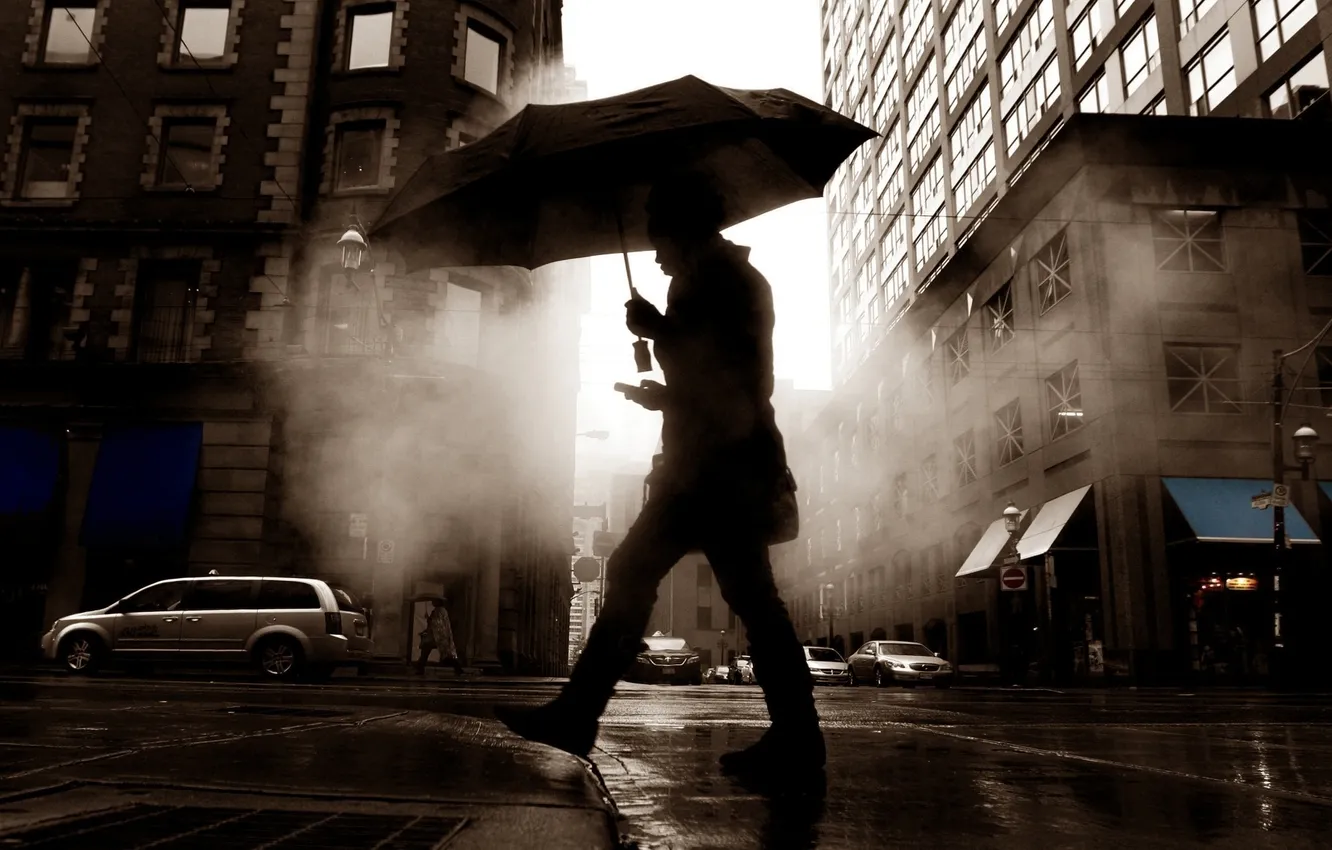 Фото обои машины, зонтик, настроение, улица, здания, телефон, парень