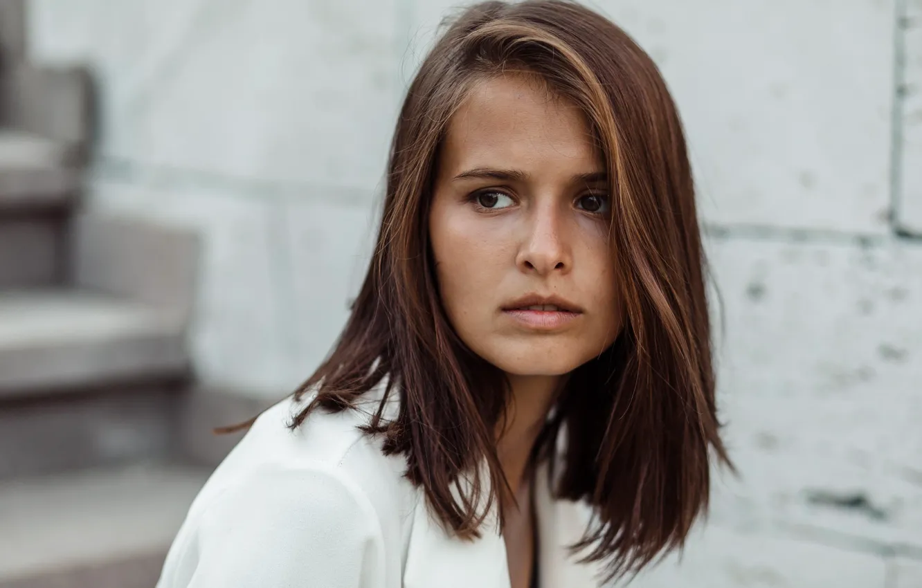 Фото обои взгляд, девушка, поза, актриса, hair, Любовь Аксенова
