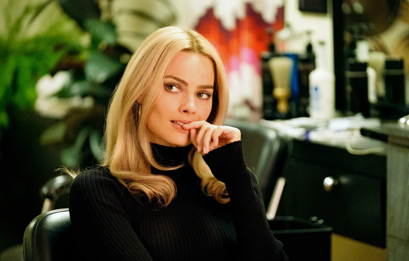 Фото обои взгляд, актриса, блондинка, красотка, blonde, margot robbie, марго робби, once upon a time in hollywood