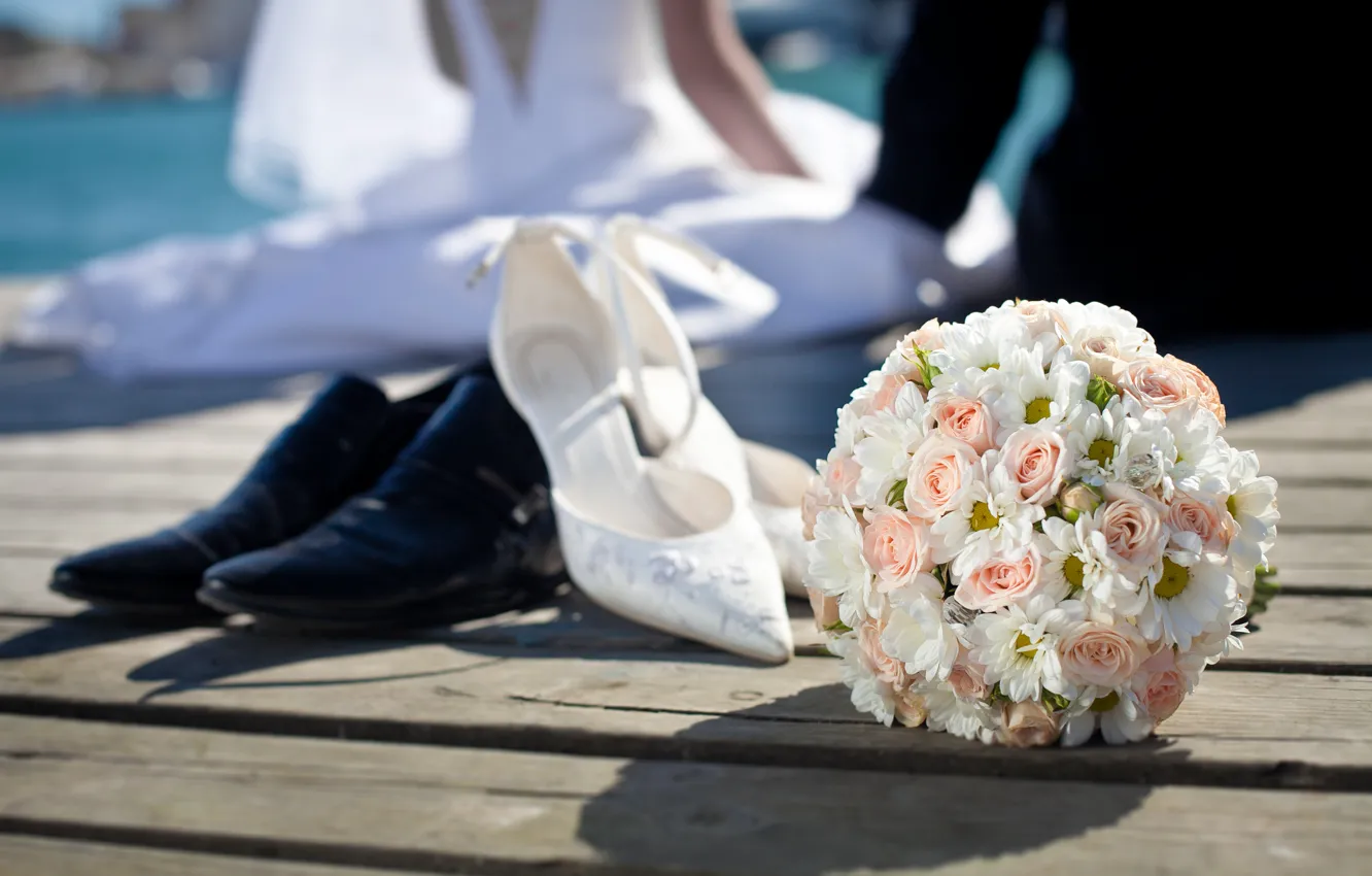 Фото обои цветы, букет, свадьба, flowers, shoes, bouquet, roses, wedding
