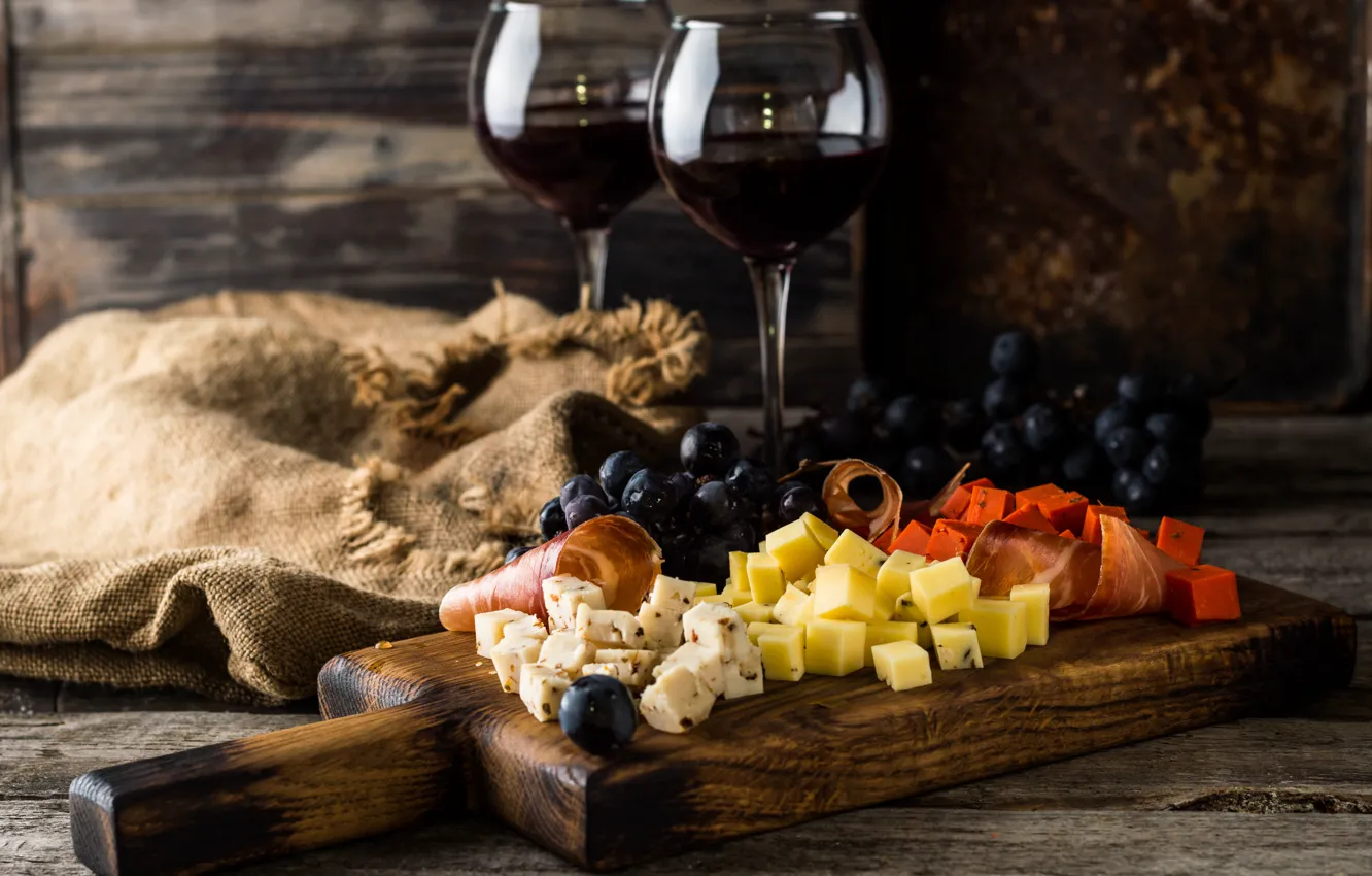 Фото обои вино, красное, сыр, бокалы, закуска, ассорти
