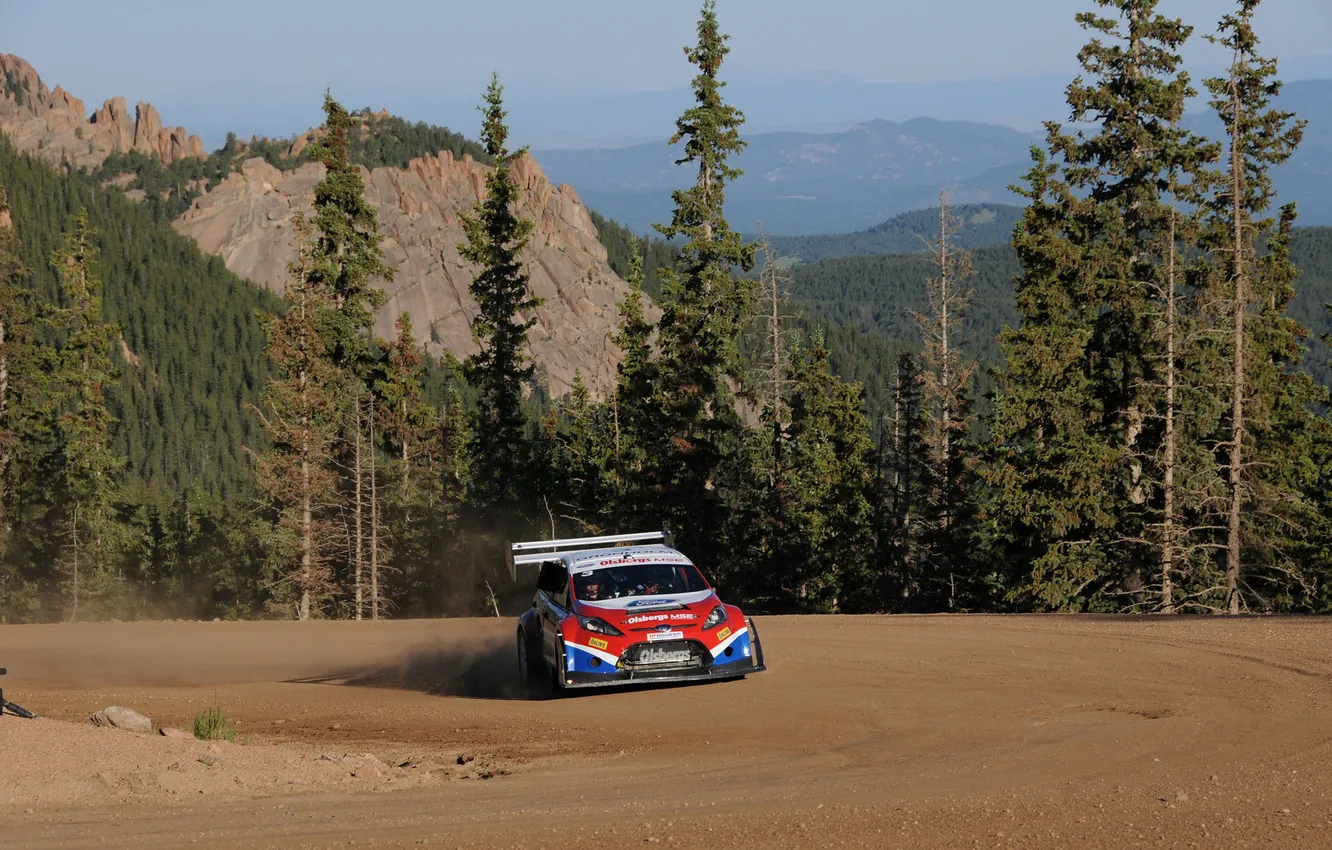 Фото обои лес, горы, Ford, Fiesta, Rallycross