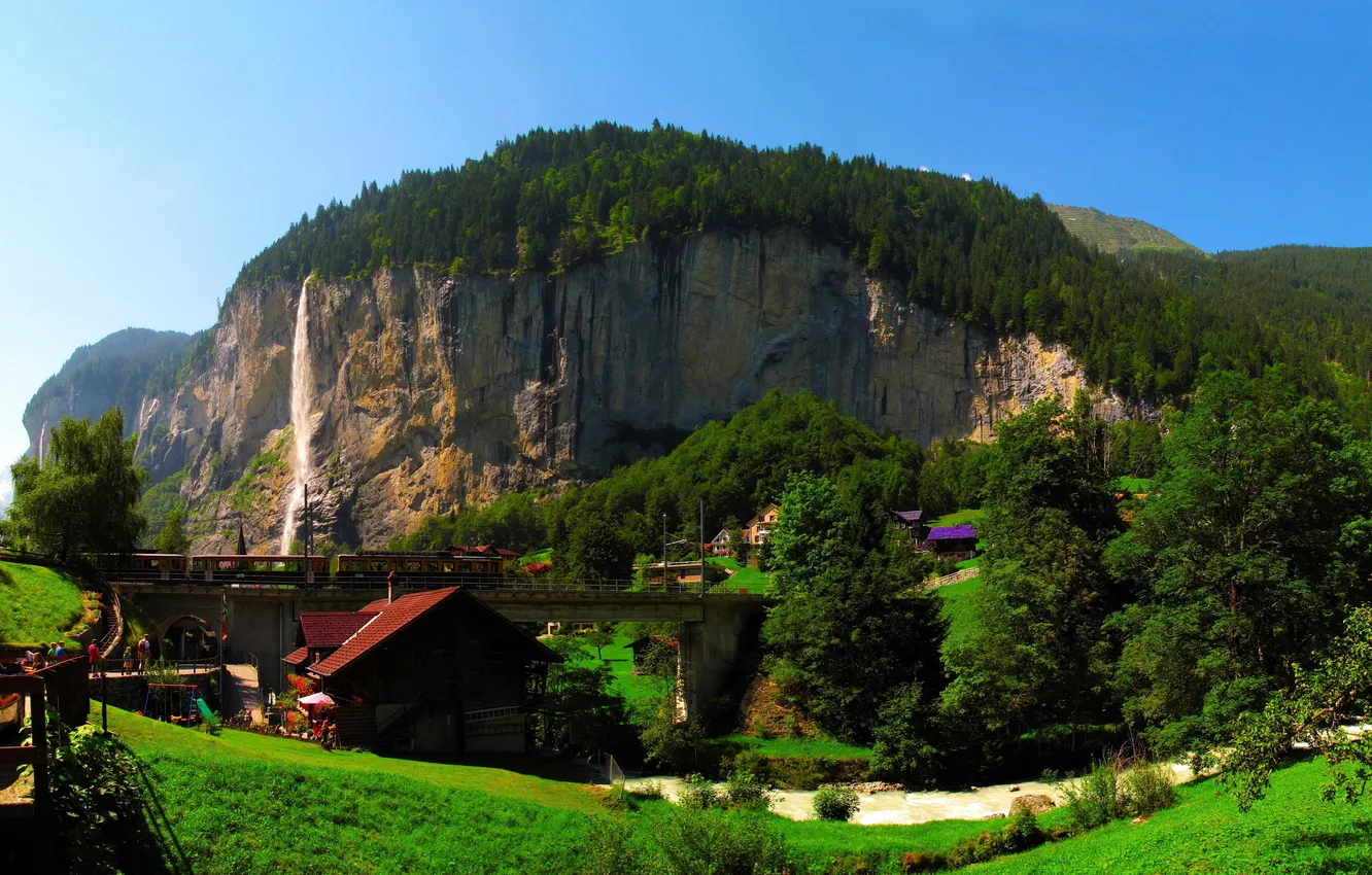 Фото обои зелень, лето, мост, город, скала, поезд, Швейцария, Лаутербруннен