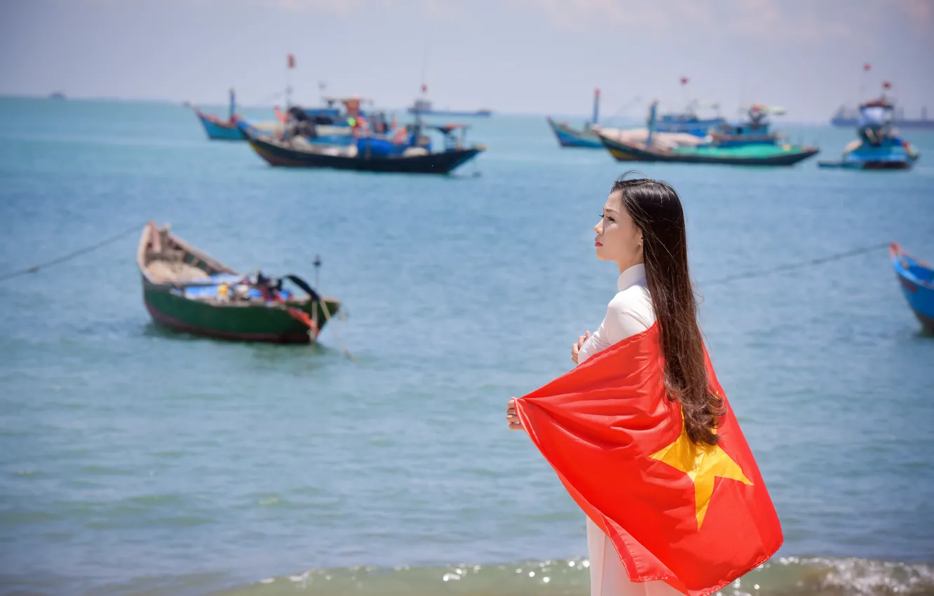 Фото обои море, лето, девушка, лицо, платье, флаг, Вьетнам