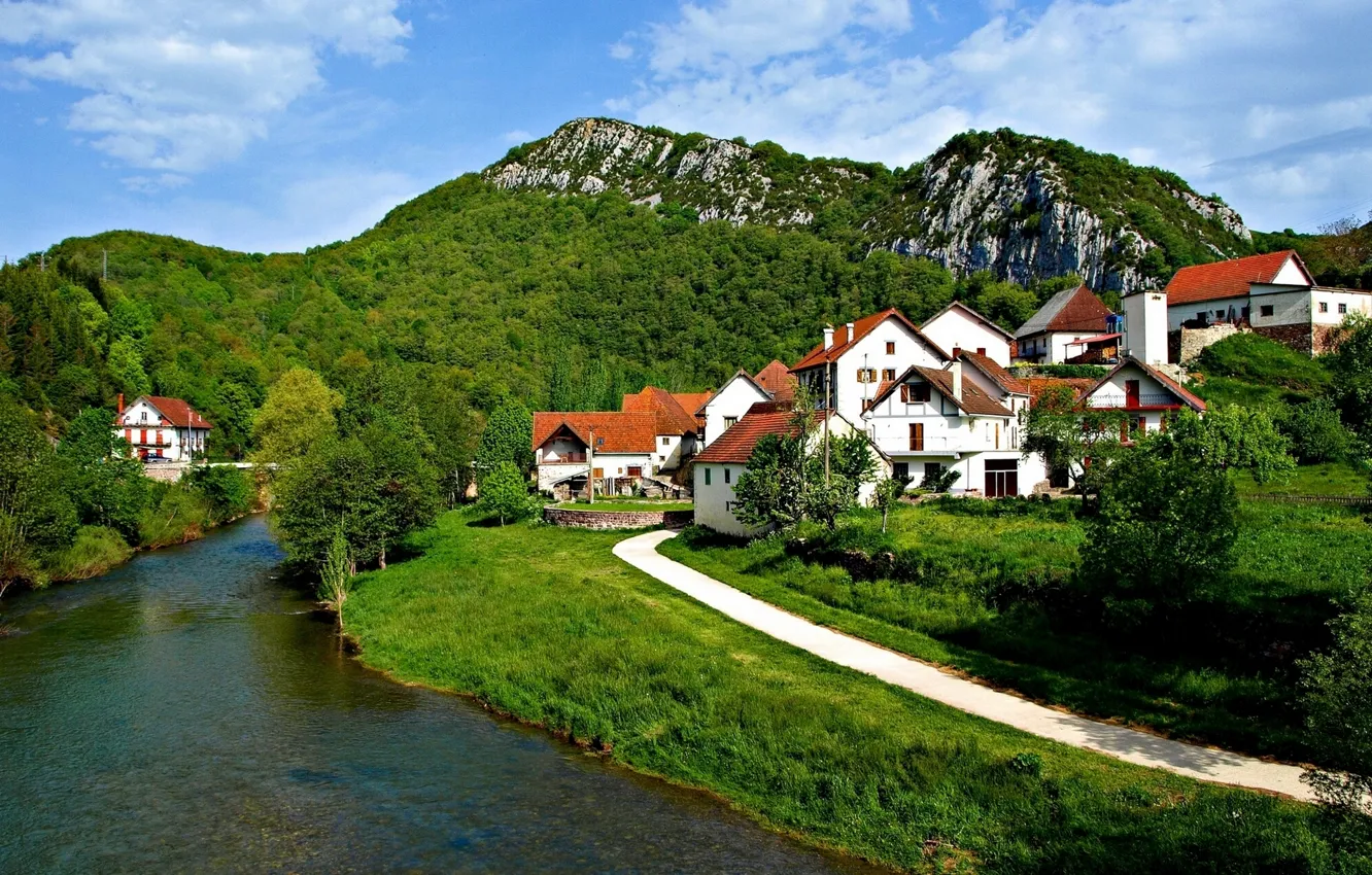 Фото обои горы, река, домики, Spain, Navarra, долина Саласар, Salazar Valley