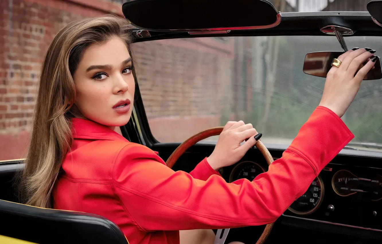 Фото обои авто, взгляд, девушка, фото, красное, макияж, губы, шатенка