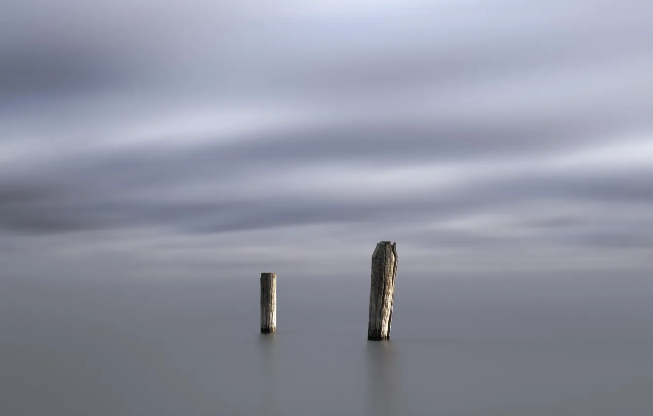 Фото обои море, столбы, минимализм