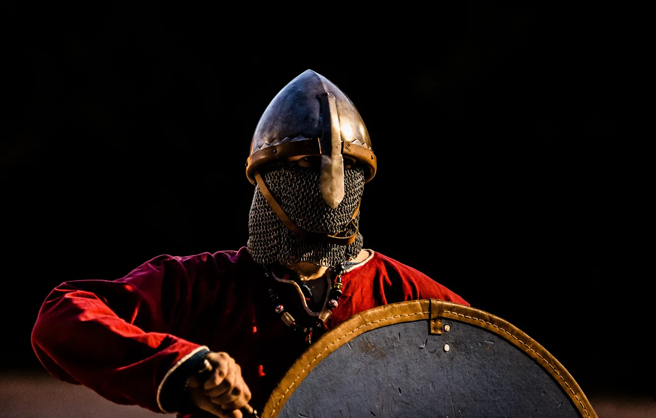 Фото обои меч, воин, шлем, щит, викинг